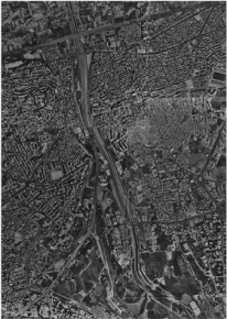 Vue aérienne de Beyrouth en 1995. Réalisé pour IDAL, basée sur une carte de MAPS. Avec l’autorisation de Habib Debs.
